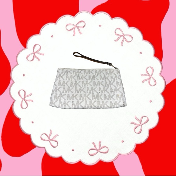 michael kors wristlet purse 🤎 - Picture 2 of 6